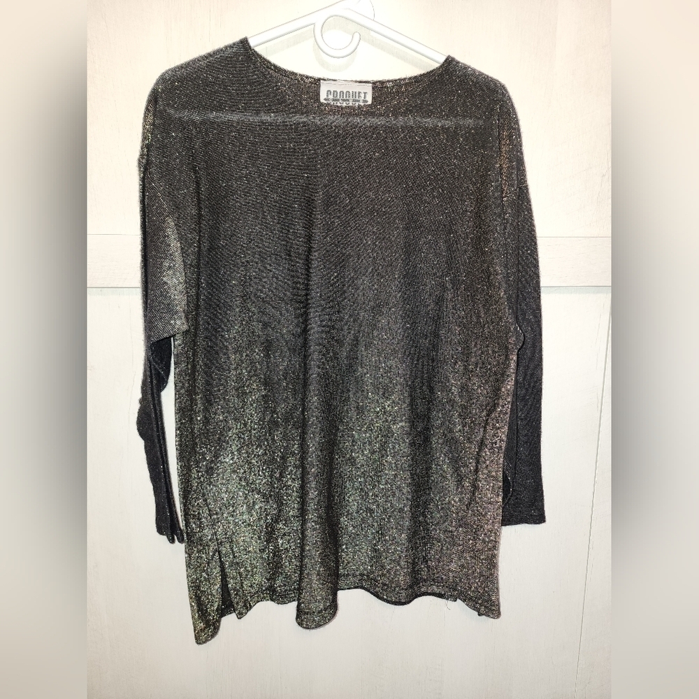 Preowned Croquet Club size medium gold and black shimmer‎ long sleeved blouse